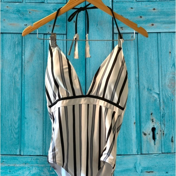 Cupshe swim suit‎ size medium. Never worn. - Picture 5 of 10